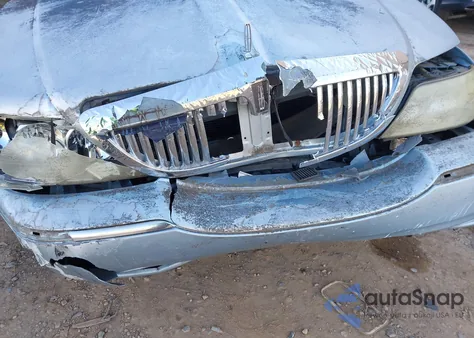 2006 Lincoln Town Car Signature Limited from USA, damaged, VIN 1LNHM82VX6Y632816